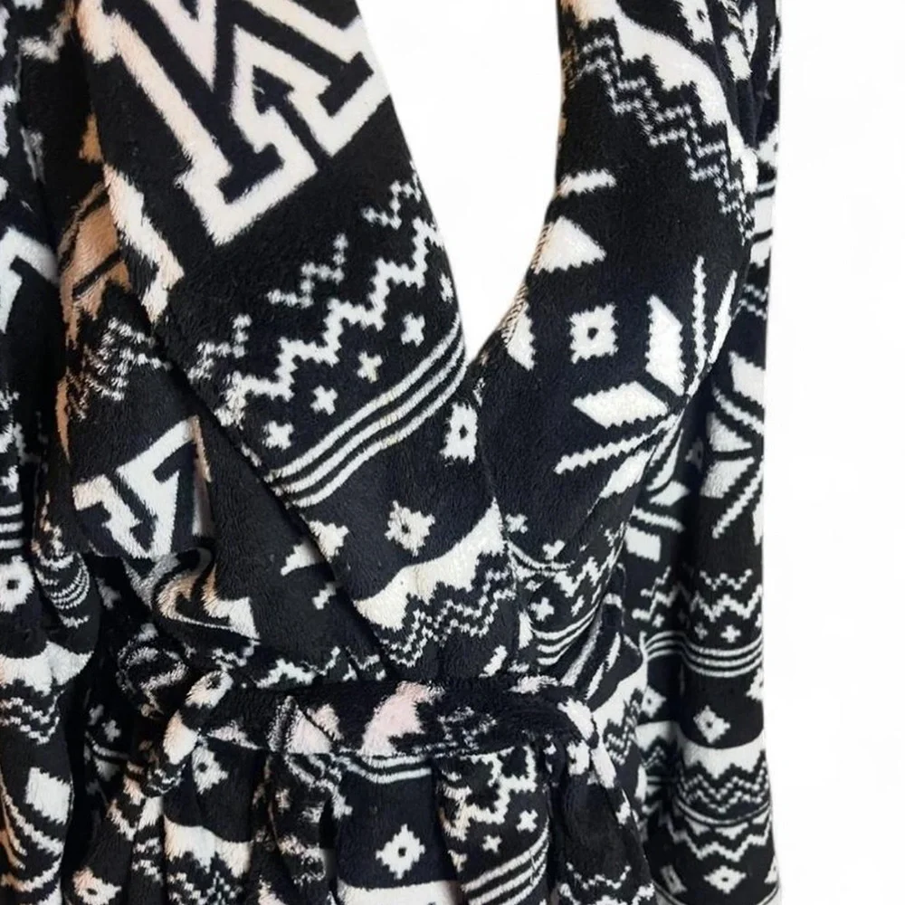 PINK Victoria’s Secret Black & White Fleece Robe Size M/L | Cozy Winter Holiday